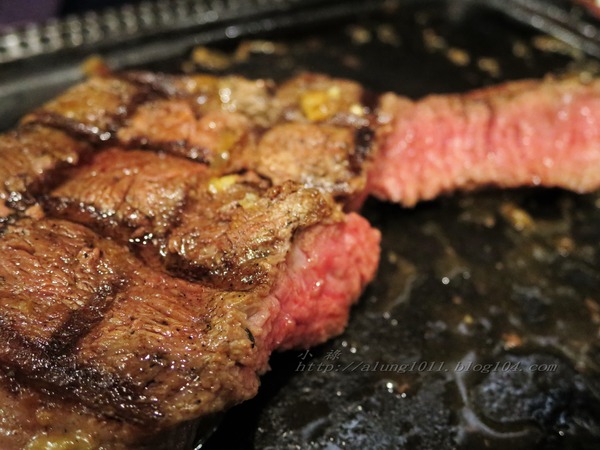 哇烤碳火炙燒牛排(原享客碳烤牛排)：大快朵頤 !!!   -「哇烤」碳火炙燒牛排