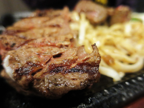 哇烤碳火炙燒牛排(原享客碳烤牛排)：大快朵頤 !!!   -「哇烤」碳火炙燒牛排