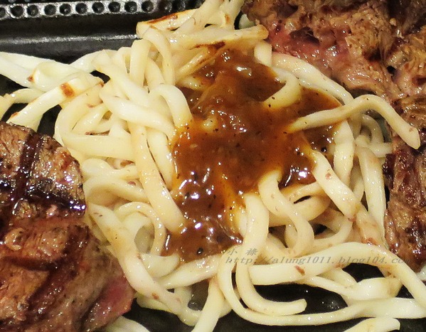 哇烤碳火炙燒牛排(原享客碳烤牛排)：大快朵頤 !!!   -「哇烤」碳火炙燒牛排