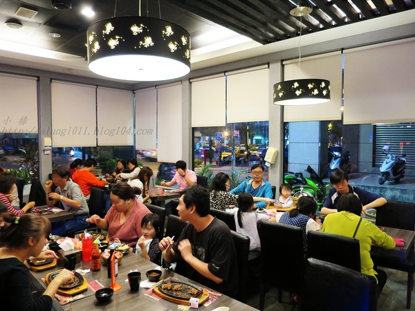 哇烤碳火炙燒牛排(原享客碳烤牛排)：大快朵頤 !!!   -「哇烤」碳火炙燒牛排