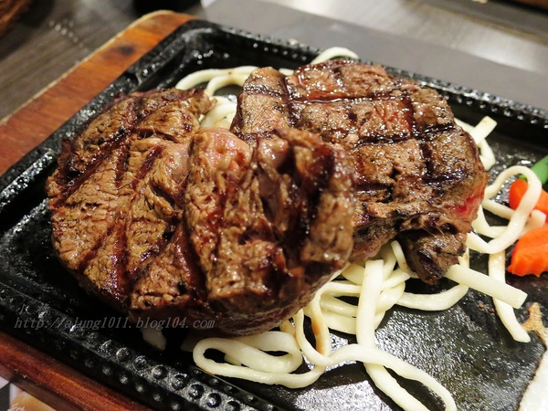 哇烤碳火炙燒牛排(原享客碳烤牛排)：大快朵頤 !!!   -「哇烤」碳火炙燒牛排