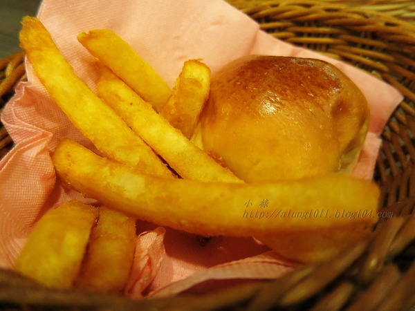 哇烤碳火炙燒牛排(原享客碳烤牛排)：大快朵頤 !!!   -「哇烤」碳火炙燒牛排