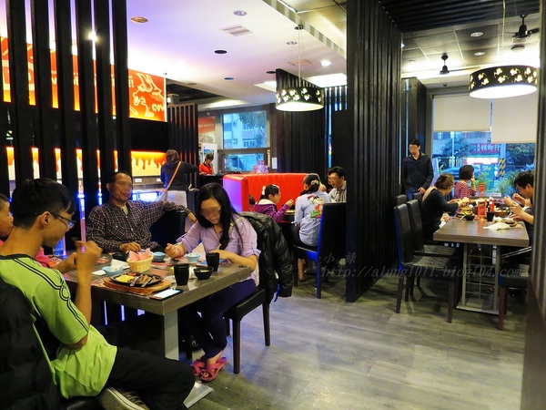 哇烤碳火炙燒牛排(原享客碳烤牛排)：大快朵頤 !!!   -「哇烤」碳火炙燒牛排