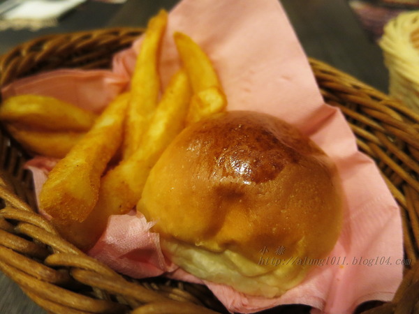 哇烤碳火炙燒牛排(原享客碳烤牛排)：大快朵頤 !!!   -「哇烤」碳火炙燒牛排