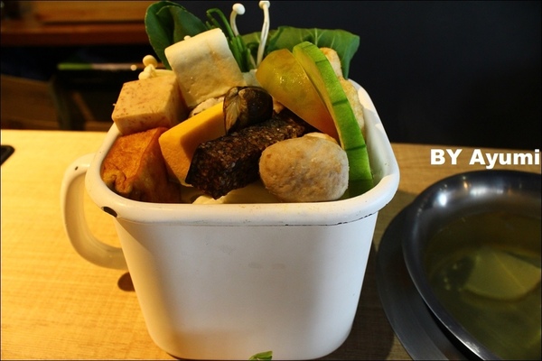 OWN HOT POT 旺客鍋坊：[食記]OWN HOT POT 旺客鍋坊-享受肉多多的豐盛鍋物、16oz牛肉四重奏套餐超滿足！！！