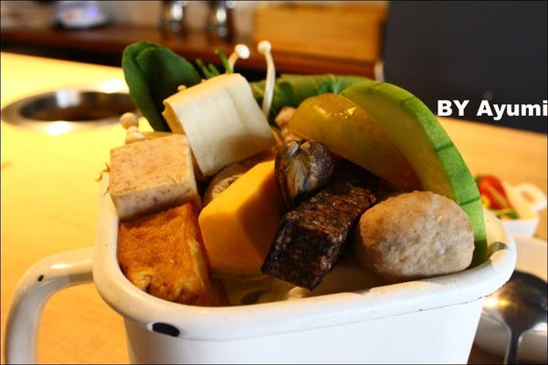 OWN HOT POT 旺客鍋坊：[食記]OWN HOT POT 旺客鍋坊-享受肉多多的豐盛鍋物、16oz牛肉四重奏套餐超滿足！！！