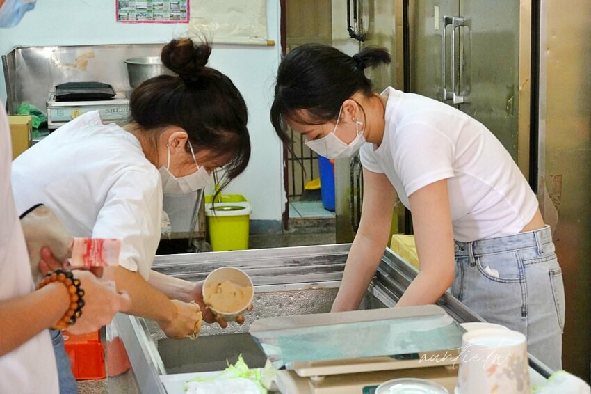【宜蘭】黑秀冰店，超香濃花生，白泡泡牛奶，開水製作古早味細緻綿綿冰