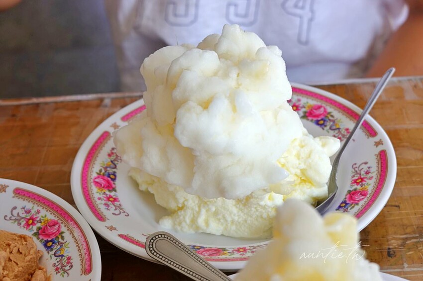 【宜蘭】黑秀冰店，超香濃花生，白泡泡牛奶，開水製作古早味細緻綿綿冰