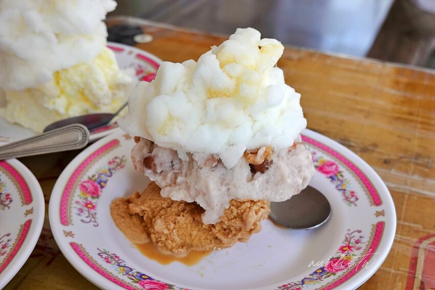 【宜蘭】黑秀冰店，超香濃花生，白泡泡牛奶，開水製作古早味細緻綿綿冰