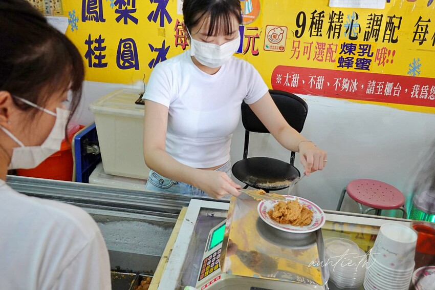 【宜蘭】黑秀冰店，超香濃花生，白泡泡牛奶，開水製作古早味細緻綿綿冰