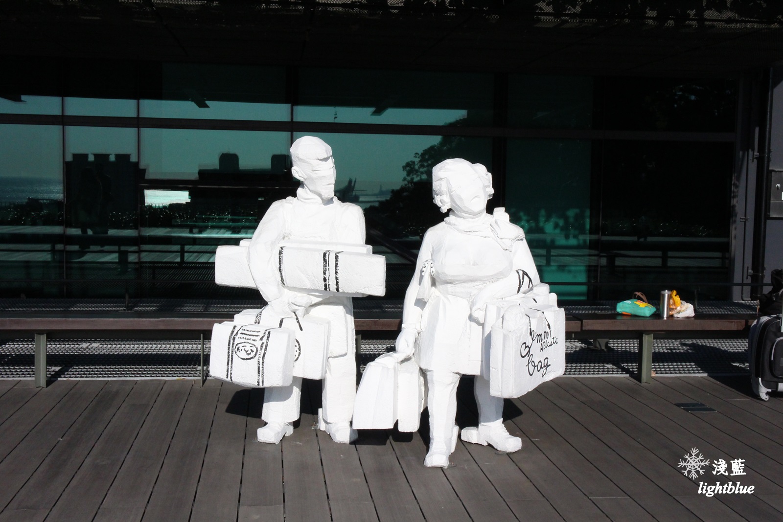 新北淡水景點：淺藍 × 雲門劇場～看樹看海看表演，在油綠大草坪遠眺台北港，329海景星巴克開幕