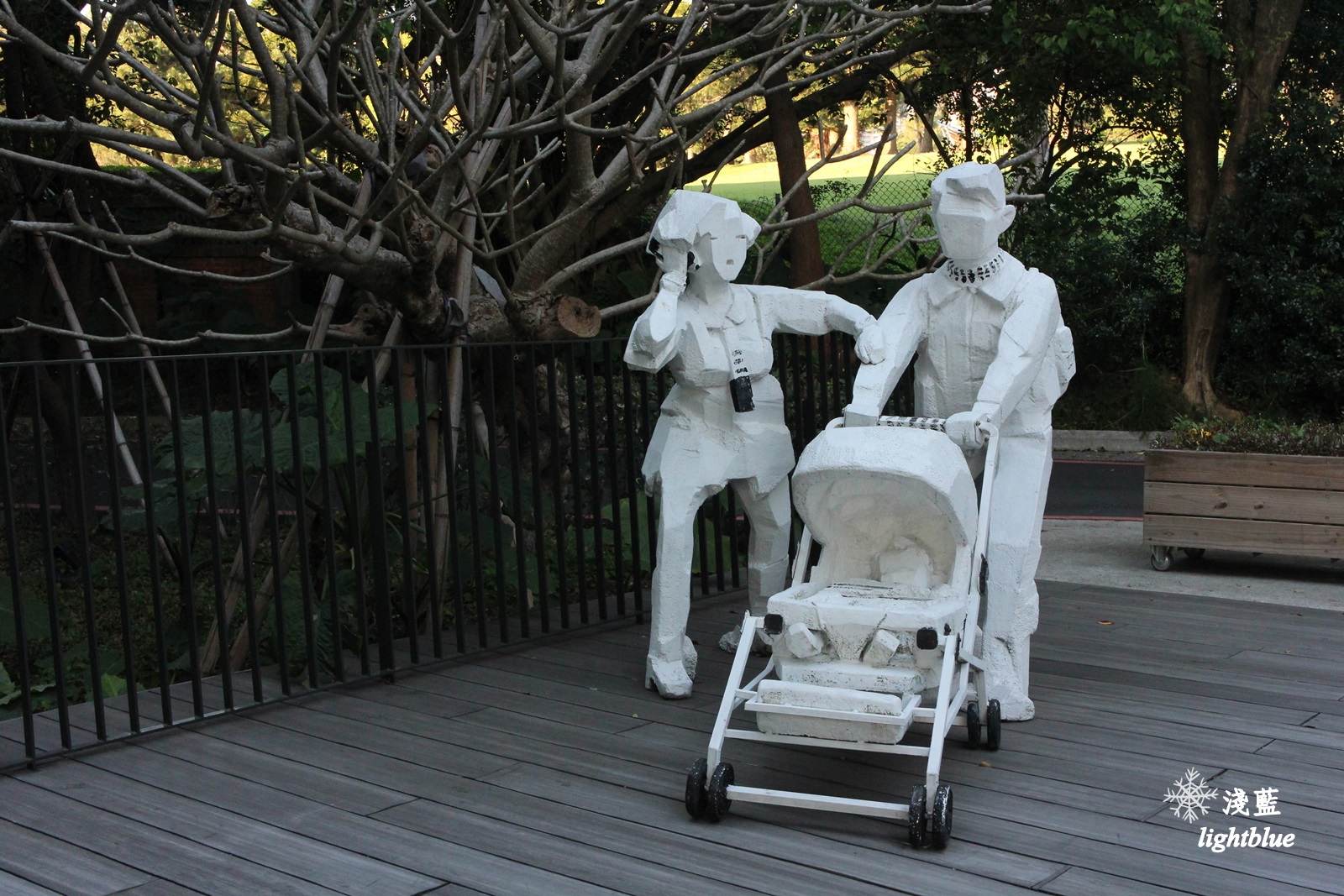 新北淡水景點：淺藍 × 雲門劇場～看樹看海看表演，在油綠大草坪遠眺台北港，329海景星巴克開幕