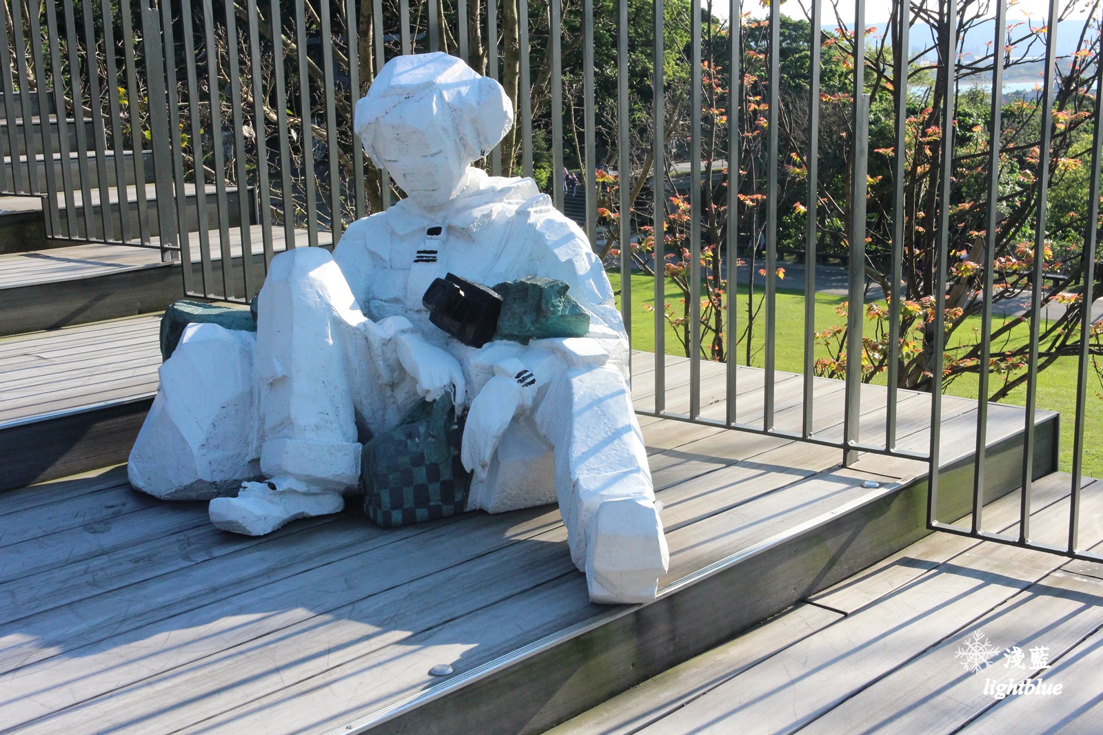 新北淡水景點：淺藍 × 雲門劇場～看樹看海看表演，在油綠大草坪遠眺台北港，329海景星巴克開幕