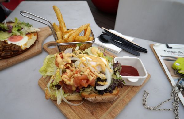 Trine & Zen 崔妮傑恩(松高店)：Trine&Zen 崔妮傑恩 ♥Line公仔陪你吃飯 ♥ 101盡收眼底 ♥天際花園