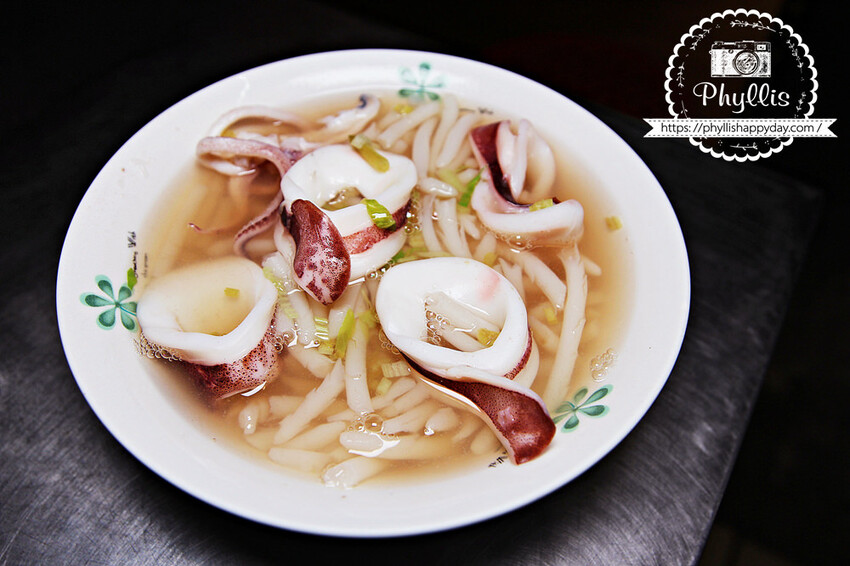 永樂市場的小卷神話！『臺南味葉家小卷料理』老闆親切熱情｜將台南傳統美味小吃完美呈現｜台南小卷米粉 - 相片中的菲莉絲