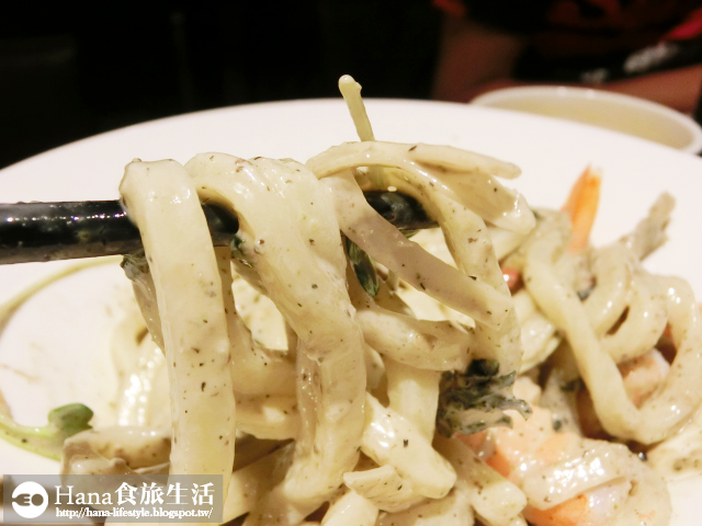 【廠商合作】麵立吞烏龍專賣唐國本店 | 道地日式烏龍麵 國父紀念館站巷弄美食 氣氛佳 招牌黑齒冷麵好吃 免服務費