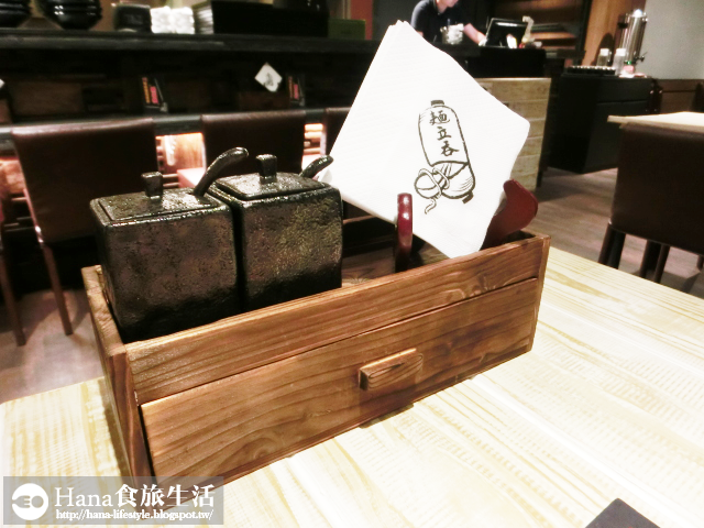 【廠商合作】麵立吞烏龍專賣唐國本店 | 道地日式烏龍麵 國父紀念館站巷弄美食 氣氛佳 招牌黑齒冷麵好吃 免服務費