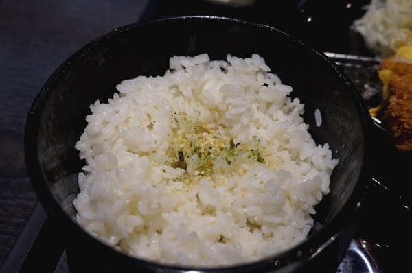 福勝亭((遠雄購物中心))：平價豬排：福勝亭(汐止遠雄購物中心店)- 黃金起司豬排捲