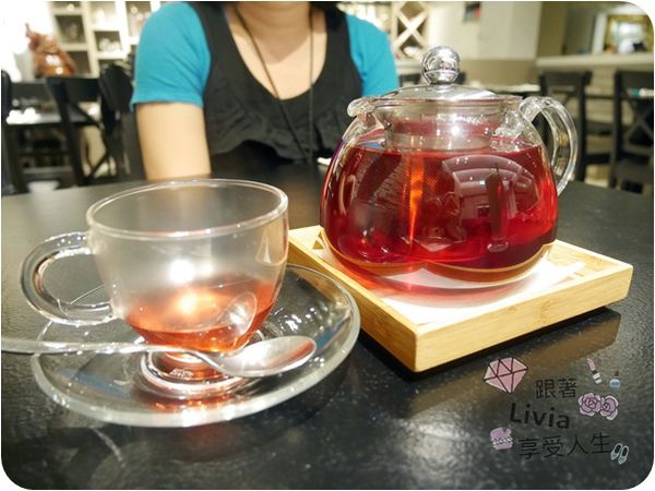 美食。餐廳│ 台北信義區 市政府捷運站 松菸美食 Hack Bistro 哈克廚房 燉飯/烤餅/義大利麵/香蕉奶昔 (二訪) ❤跟著Livia享受人生❤