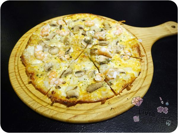 美食。餐廳│ 台北信義區 市政府捷運站 松菸美食 Hack Bistro 哈克廚房 燉飯/烤餅/義大利麵/香蕉奶昔 (二訪) ❤跟著Livia享受人生❤