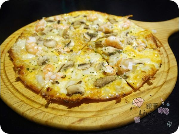 美食。餐廳│ 台北信義區 市政府捷運站 松菸美食 Hack Bistro 哈克廚房 燉飯/烤餅/義大利麵/香蕉奶昔 (二訪) ❤跟著Livia享受人生❤