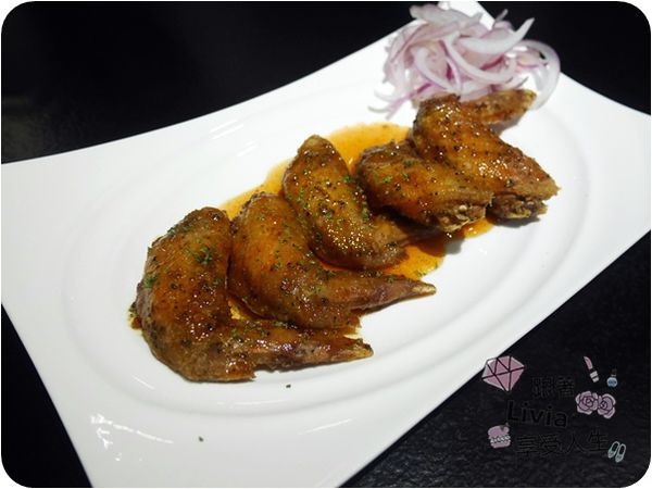 美食。餐廳│ 台北信義區 市政府捷運站 松菸美食 Hack Bistro 哈克廚房 燉飯/烤餅/義大利麵/香蕉奶昔 (二訪) ❤跟著Livia享受人生❤