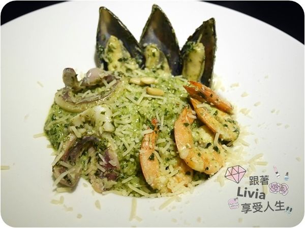 美食。餐廳│ 台北信義區 市政府捷運站 松菸美食 Hack Bistro 哈克廚房 燉飯/烤餅/義大利麵/香蕉奶昔 (二訪) ❤跟著Livia享受人生❤