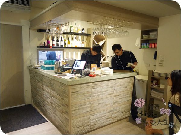 美食。餐廳│ 台北信義區 市政府捷運站 松菸美食 Hack Bistro 哈克廚房 燉飯/烤餅/義大利麵/香蕉奶昔 (二訪) ❤跟著Livia享受人生❤