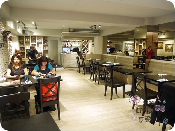 美食。餐廳│ 台北信義區 市政府捷運站 松菸美食 Hack Bistro 哈克廚房 燉飯/烤餅/義大利麵/香蕉奶昔 (二訪) ❤跟著Livia享受人生❤