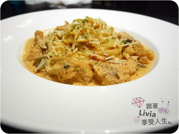 美食。餐廳│ 台北信義區 市政府捷運站 松菸美食 Hack Bistro 哈克廚房 燉飯/烤餅/義大利麵/香蕉奶昔 (二訪) ❤跟著Livia享受人生❤