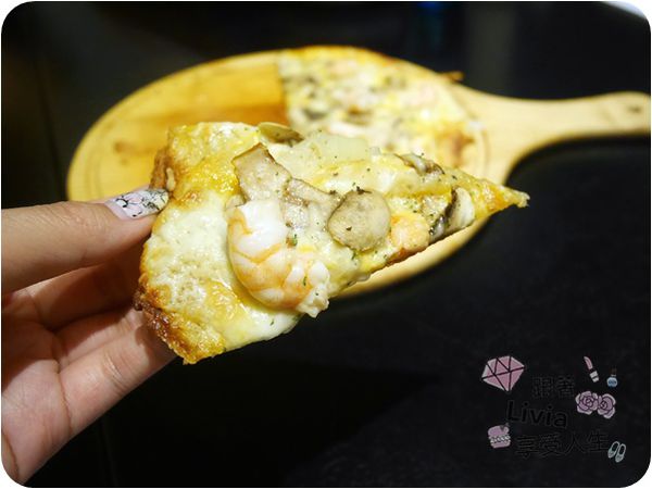 美食。餐廳│ 台北信義區 市政府捷運站 松菸美食 Hack Bistro 哈克廚房 燉飯/烤餅/義大利麵/香蕉奶昔 (二訪) ❤跟著Livia享受人生❤