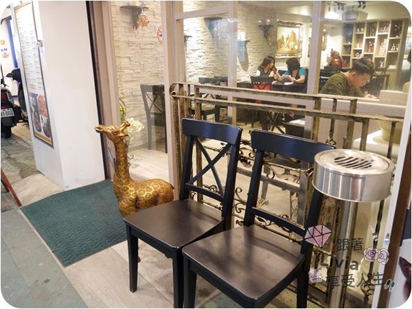 美食。餐廳│ 台北信義區 市政府捷運站 松菸美食 Hack Bistro 哈克廚房 燉飯/烤餅/義大利麵/香蕉奶昔 (二訪) ❤跟著Livia享受人生❤