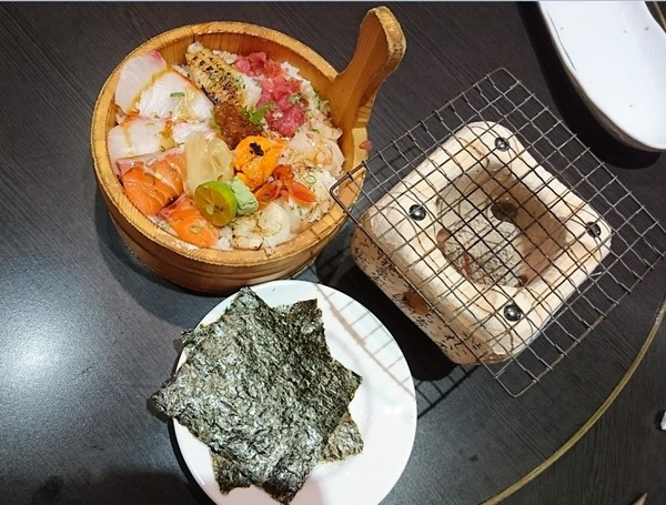 福川町：高雄~福川町~現點現做新鮮料理~必點蓋霸豪華海景丼~海鮮控的天堂~
