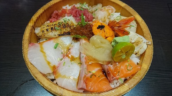 福川町：高雄~福川町~現點現做新鮮料理~必點蓋霸豪華海景丼~海鮮控的天堂~