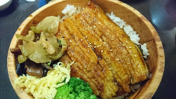 福川町：高雄~福川町~現點現做新鮮料理~必點蓋霸豪華海景丼~海鮮控的天堂~