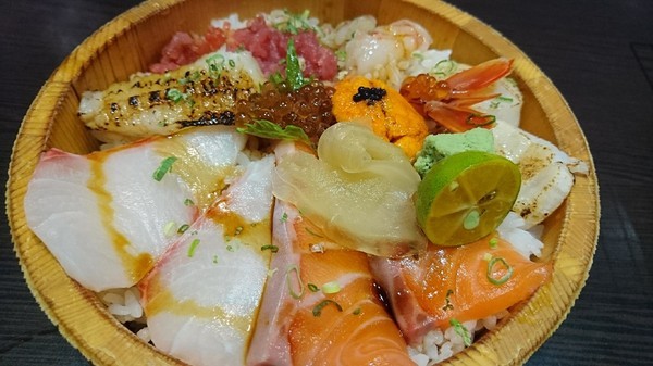 福川町：高雄~福川町~現點現做新鮮料理~必點蓋霸豪華海景丼~海鮮控的天堂~