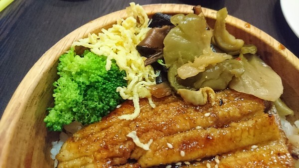 福川町：高雄~福川町~現點現做新鮮料理~必點蓋霸豪華海景丼~海鮮控的天堂~