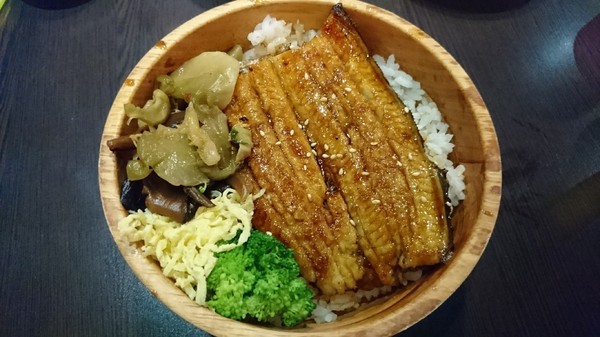 福川町：高雄~福川町~現點現做新鮮料理~必點蓋霸豪華海景丼~海鮮控的天堂~
