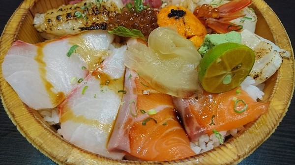 福川町：高雄~福川町~現點現做新鮮料理~必點蓋霸豪華海景丼~海鮮控的天堂~