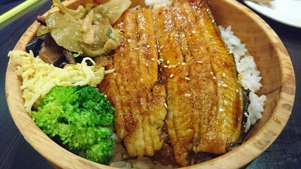 福川町：高雄~福川町~現點現做新鮮料理~必點蓋霸豪華海景丼~海鮮控的天堂~