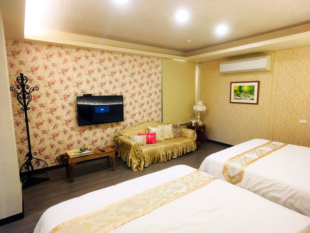 [宜蘭民宿] 金普敦鄉村悠活民宿｜宜蘭冬山經典歐風民宿包棟，入住黃色小鴨藝術家霍夫曼欽點VIP房型，大方招待下午茶、紅酒、水果、零食、飲料，鄉間度假也能有高級享受！