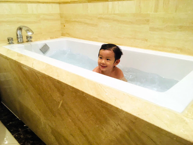 [宜蘭民宿] 金普敦鄉村悠活民宿｜宜蘭冬山經典歐風民宿包棟，入住黃色小鴨藝術家霍夫曼欽點VIP房型，大方招待下午茶、紅酒、水果、零食、飲料，鄉間度假也能有高級享受！