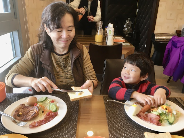 [宜蘭民宿] 金普敦鄉村悠活民宿｜宜蘭冬山經典歐風民宿包棟，入住黃色小鴨藝術家霍夫曼欽點VIP房型，大方招待下午茶、紅酒、水果、零食、飲料，鄉間度假也能有高級享受！