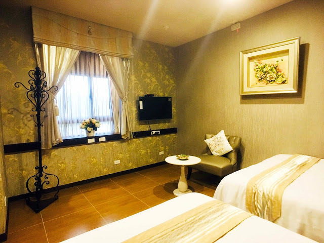 [宜蘭民宿] 金普敦鄉村悠活民宿｜宜蘭冬山經典歐風民宿包棟，入住黃色小鴨藝術家霍夫曼欽點VIP房型，大方招待下午茶、紅酒、水果、零食、飲料，鄉間度假也能有高級享受！