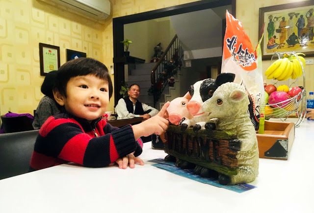 [宜蘭民宿] 金普敦鄉村悠活民宿｜宜蘭冬山經典歐風民宿包棟，入住黃色小鴨藝術家霍夫曼欽點VIP房型，大方招待下午茶、紅酒、水果、零食、飲料，鄉間度假也能有高級享受！