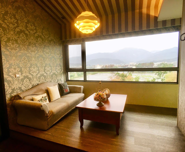 [宜蘭民宿] 金普敦鄉村悠活民宿｜宜蘭冬山經典歐風民宿包棟，入住黃色小鴨藝術家霍夫曼欽點VIP房型，大方招待下午茶、紅酒、水果、零食、飲料，鄉間度假也能有高級享受！