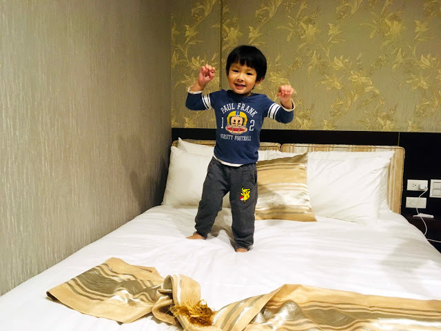 [宜蘭民宿] 金普敦鄉村悠活民宿｜宜蘭冬山經典歐風民宿包棟，入住黃色小鴨藝術家霍夫曼欽點VIP房型，大方招待下午茶、紅酒、水果、零食、飲料，鄉間度假也能有高級享受！