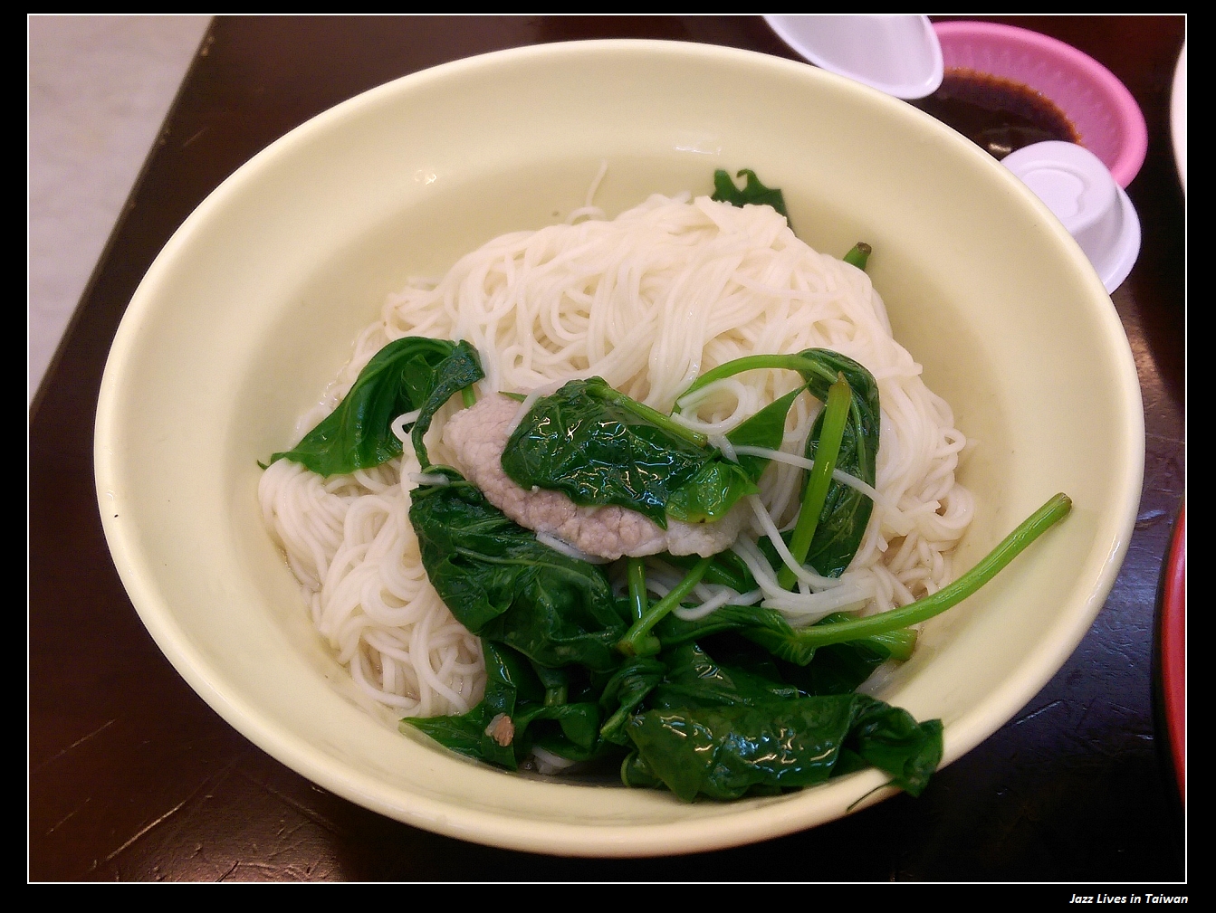 [土庫鴨肉富] 湯中帶有濃郁當歸的甜搭配上薑絲的香, 更有店家滿滿的愛心, 此店備有"愛心待用餐"~