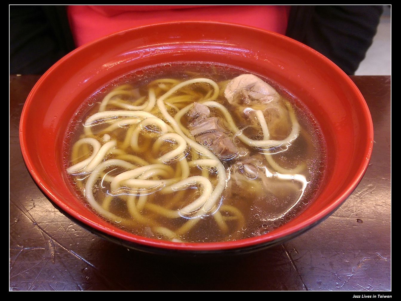 [土庫鴨肉富] 湯中帶有濃郁當歸的甜搭配上薑絲的香, 更有店家滿滿的愛心, 此店備有"愛心待用餐"~