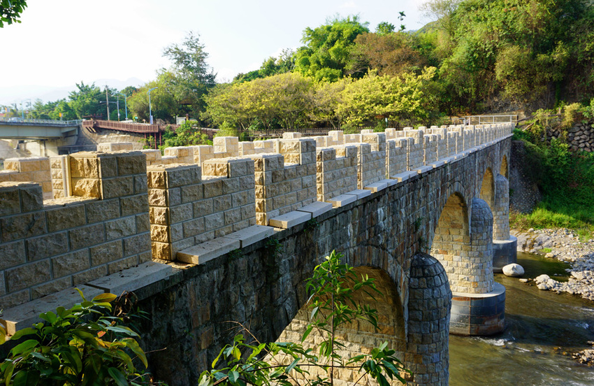 南投景點》周末就醬玩南投一日遊必玩美食.景點.住宿推薦～泰雅渡假村.餘生紀念館.糯米橋.鯉魚潭風景區.樂川櫻田 就這樣玩!